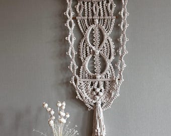 Makramee-Wandbehang am Holzstab – handgeknüpfte Boho-Wanddeko mit Farbauswahl, ca. 42 × 120 cm