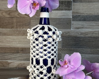 Boho-Chic Deko: Handgemachte makramee-verzierte Flasche