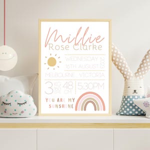 Tabella delle statistiche di nascita arcobaleno • Stampa personalizzata del nome del bambino • Decorazione murale per cameretta del bambino con sole e arcobaleno • Regalo personalizzato per neonati • Poster scaricabile digitalmente