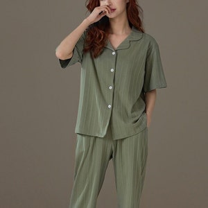 Ensemble pyjama en coton, monogramme de pyjama classique, cadeau unique pour elle, cadeau confortable pour elle, 2 poches sur le pantalon Vert