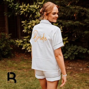 Personalized Bridesmaid Pajamas Set, Bridesmaid Matching pjs, Bridal Party pjs, Bridesmaid Gifts, Bridal Shower Gifts, Maid of Honour Gift