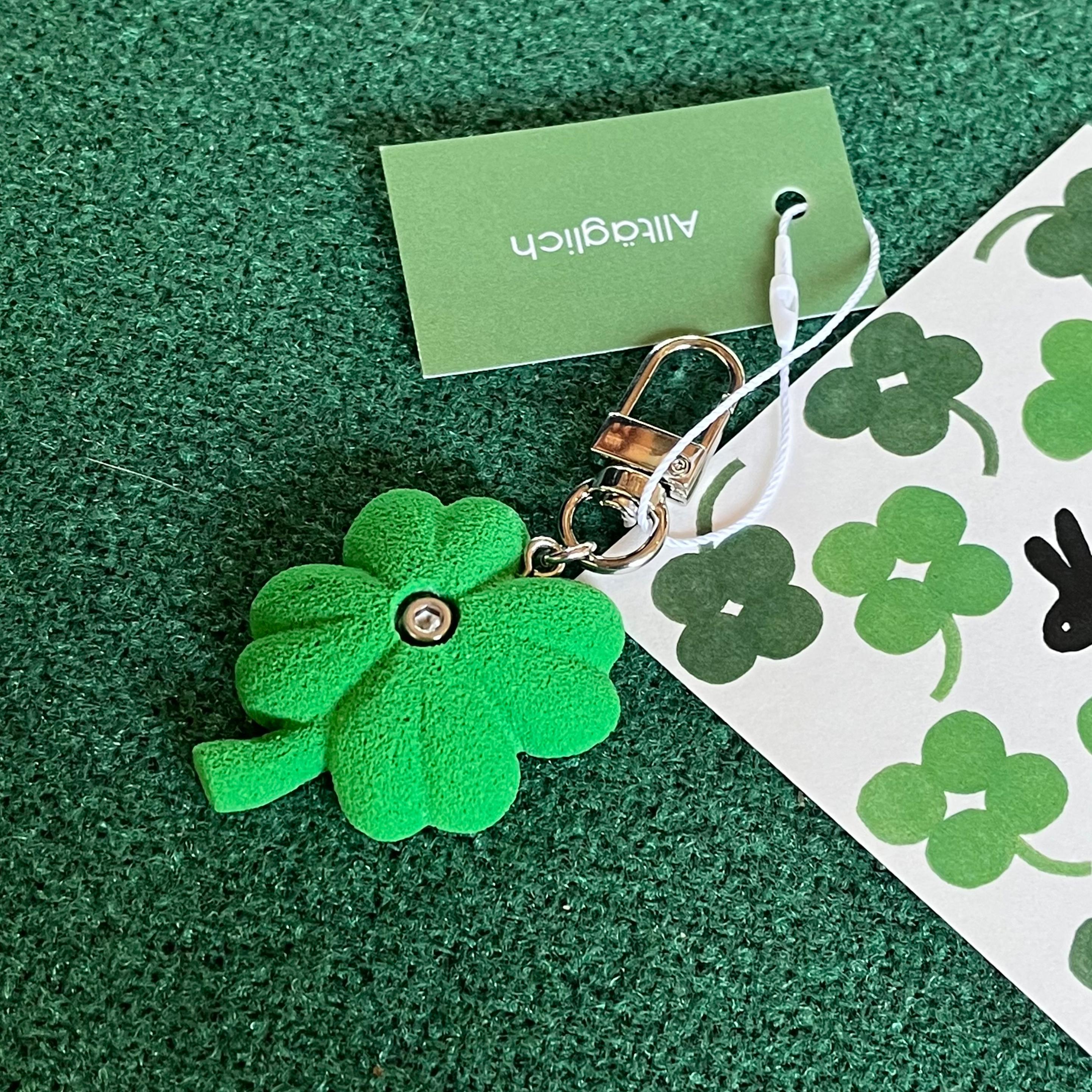 ALLTAGLICH Handmade Climbing Four Leaf Clover Hold Keyring