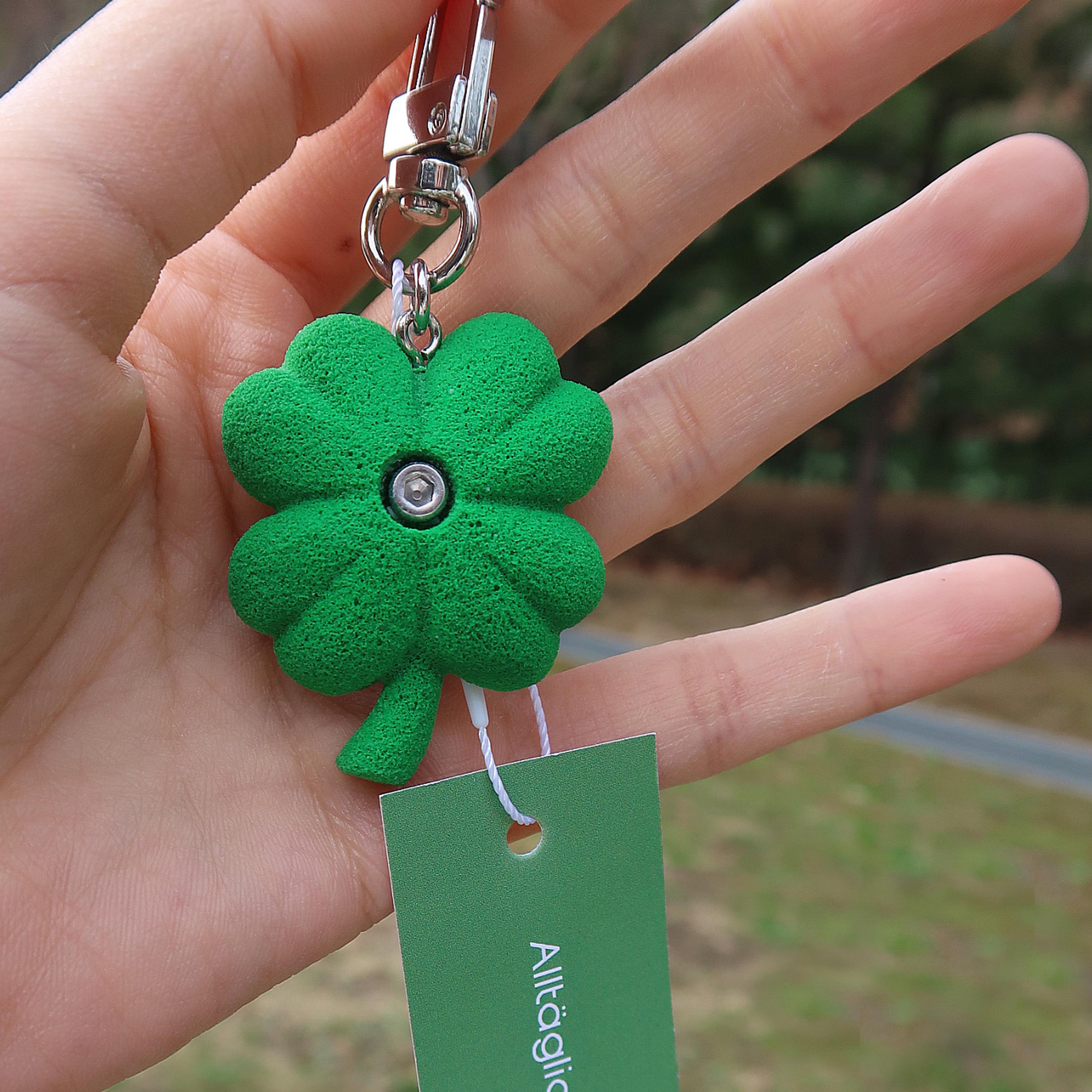 ALLTAGLICH Handmade Climbing Four Leaf Clover Hold Keyring