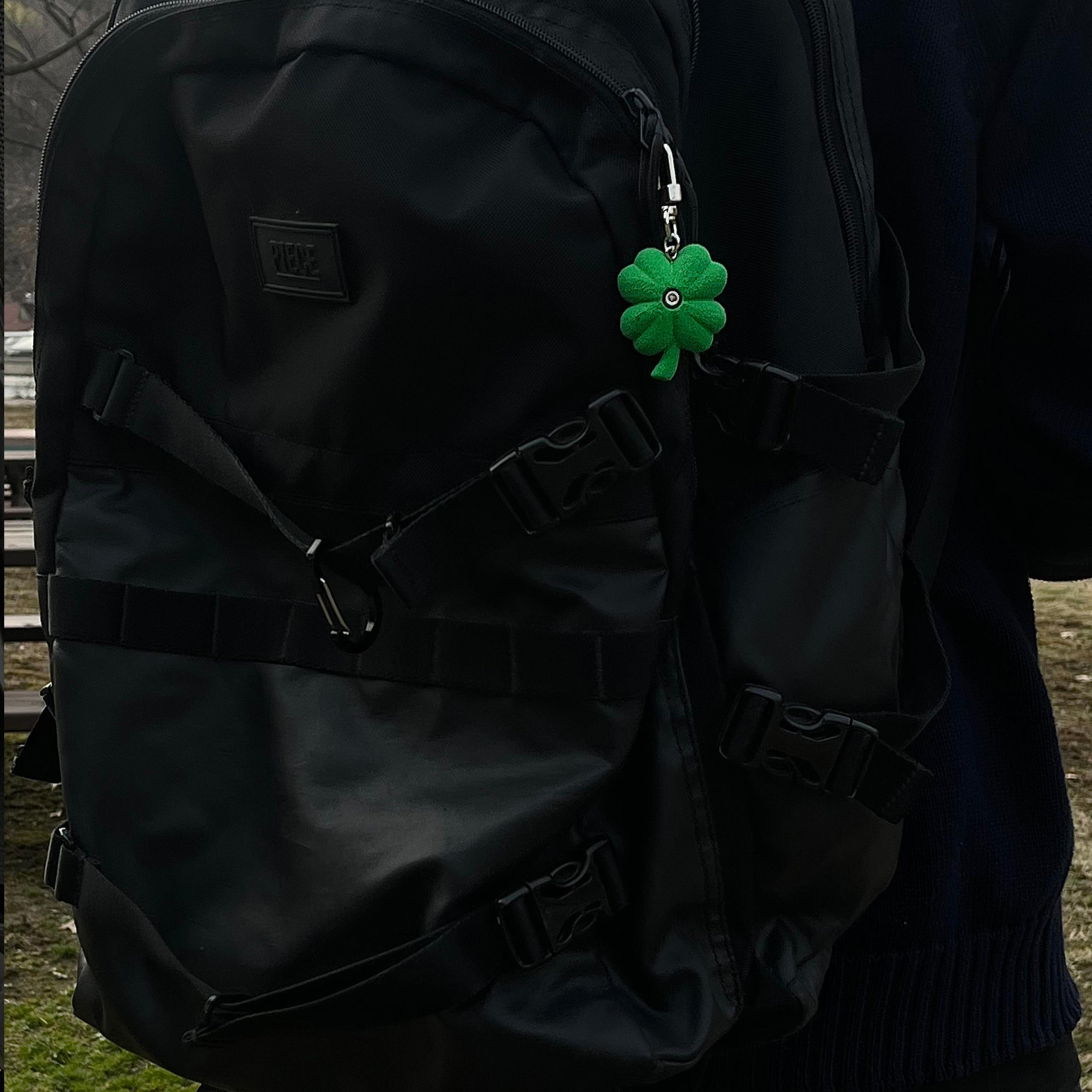 ALLTAGLICH Handmade Climbing Four Leaf Clover Hold Keyring