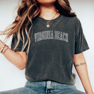 VIRGINIA BEACH Shirt, COMFORT Colors T-shirt, Virginia Beach Holiday, Virginia Beach Honeymoon, Girl&#39;s Trip, Oversized College Shirt.