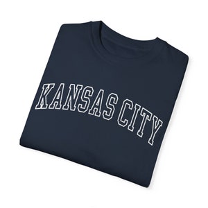 KANSAS CITY Shirt, COMFORT Colors T-shirt, Kansas City Gift, Kansas City Bachelorette Tee, Kansas City Girl's Trip, Oversized College Shirt. afbeelding 10
