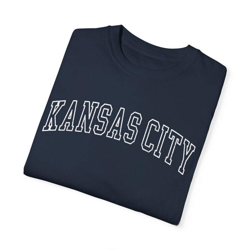 KANSAS CITY Shirt, COMFORT Colors T-shirt, Kansas City Gift, Kansas City Bachelorette Tee, Kansas City Girl's Trip, Oversized College Shirt. afbeelding 10