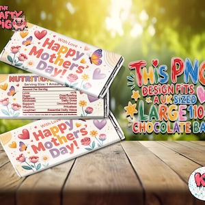 以下が含まれることがあります： 「Happy Mothers Day!」の文字、ハート、蝶、花が描かれた3つのチョコレートバー。1つのバーには栄養成分表示が含まれています。画像には「This PNG design fits a UK sized large 110g chocolate bar」というテキストも含まれています。