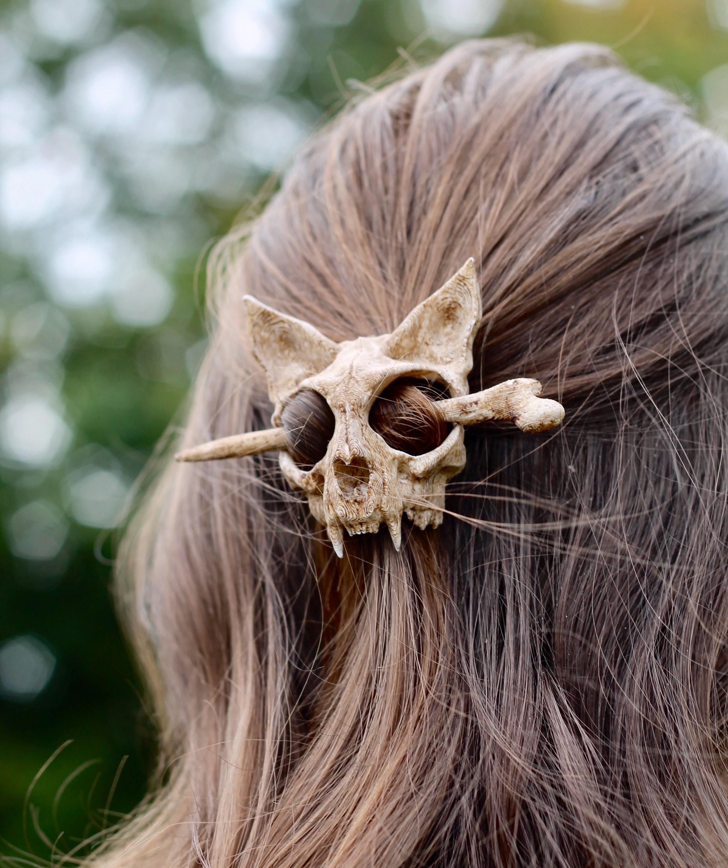 コレットマルーフSurreal Mask Hairpin Long Horn Reflective Mask Silver - Wearable Art