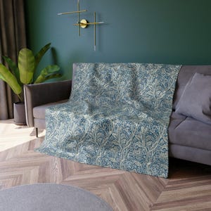 William Morris Arcadia Crushed Velvet Blanket - Luxurious Blue and White Throw for Elegant Home Decor Designer Throw Arts and Crafts Decor