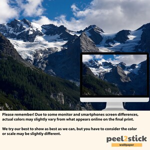 Puede incluir: Un paisaje monta&ntilde;oso esc&eacute;nico con picos cubiertos de nieve y un glaciar. La imagen se muestra en un monitor de computadora, con el mismo paisaje visible en el fondo.