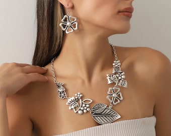 Silver Plated Floral Necklace Earrings Jewelry Set