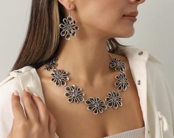 Silver Plated Floral Necklace Earrings Jewelry Set