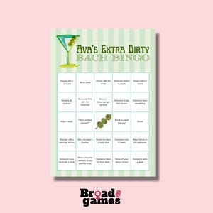 Può includere: Una scheda di gioco stampata intitolata "Ava's Extra Dirty Bach Bingo" con una grafica di martini. La scheda del bingo ha vari suggerimenti come "Foto con un buttafuori" e "Qualcuno rovescia un drink". Il logo Broad Games è in basso.