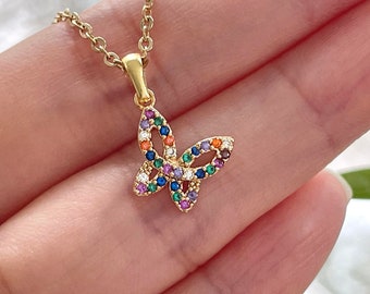 Collar de mariposa diminuta con circonitas cúbicas (9 x 10 mm): Joyería con circonitas cúbicas arcoíris chapada en oro