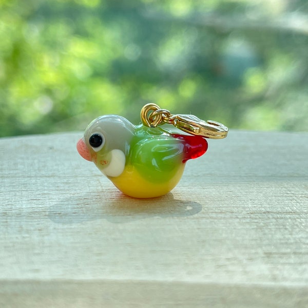 Ananasgrüne Wangensittich-Glasperlen, winzig, Clip-on / Schlüsselanhänger / Handygurt-Anhänger, handgefertigte Lampwork, niedliche Papageien-Miniatur-Accessoires