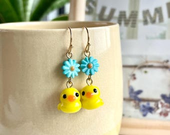 Tiny Yellow Duck Earrings (10x10.5mm): Handmade Lampwork Glass Animal Jewelry,  Natural Shell Daisy Flower