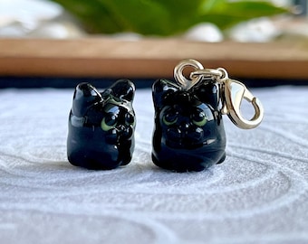 Gato negro de vidrio soplado (ojos verdes) con cuentas: dije de animal, llavero, accesorio para teléfono, creación de joyas DIY.