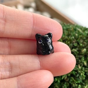Cuenta de gato atigrado de vidrio soplado a mano: abalorio con clip, tirador de cremallera, llavero, teléfono, accesorio para bolso. Black Tabby