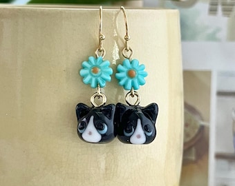 Tiny Tuxedo Cat Earrings (11x11mm): Handmade Lampwork Glass Animal Jewelry,  Natural Shell Daisy Flower