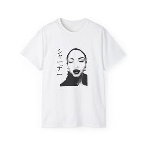 Sade cool graphic T-Shirt with Japanese script - Vintage Classic Fit Cotton Tee with Iconic Sade Adu Wink Print Soul Jazz R&B