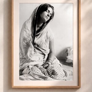 Fotografía sin marco de Sri Anandamayi Ma / Fotografía de una gurú femenina / Imagen recordatoria de un sabio / Decoración del hogar con serenidad sagrada / Arte tranquilo