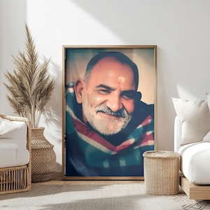 Póster sin marco de madera de Neem Karoli Baba / Foto de Bhagavan / Imagen recordatoria de Sage / Decoración del hogar de Sacred Serenity / Arte tranquilo