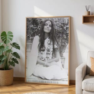 Póster sin marco de Sri Anandamayi Ma / Foto de gurú / Imagen recordatoria del sabio / Decoración sagrada para el hogar / Arte tranquilo