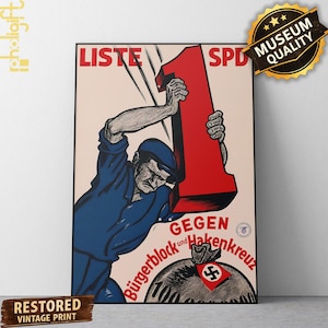 Könnte beinhalten: Vintage-Poster mit einem Mann in blauer Kleidung, der eine große rote Eins hochhebt. Das Poster enthält deutschen Text und ein Hakenkreuz-Symbol. Die Worte "Museumsqualität" und "Restaurierter Vintage-Druck" sind ebenfalls sichtbar.