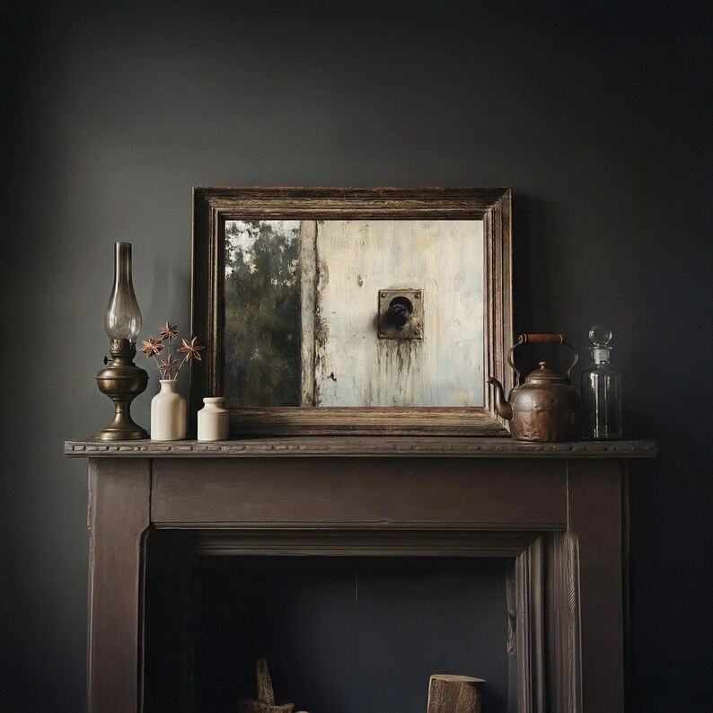 Peut inclure: Une sc&egrave;ne d'int&eacute;rieur sombre et atmosph&eacute;rique avec une chemin&eacute;e en bois. Un grand miroir encadr&eacute; &agrave; l'aspect vieilli est au centre. D'autres objets incluent une lampe en laiton, de petits vases, une bouilloire en cuivre et une bouteille en verre, cr&eacute;ant une esth&eacute;tique vintage.