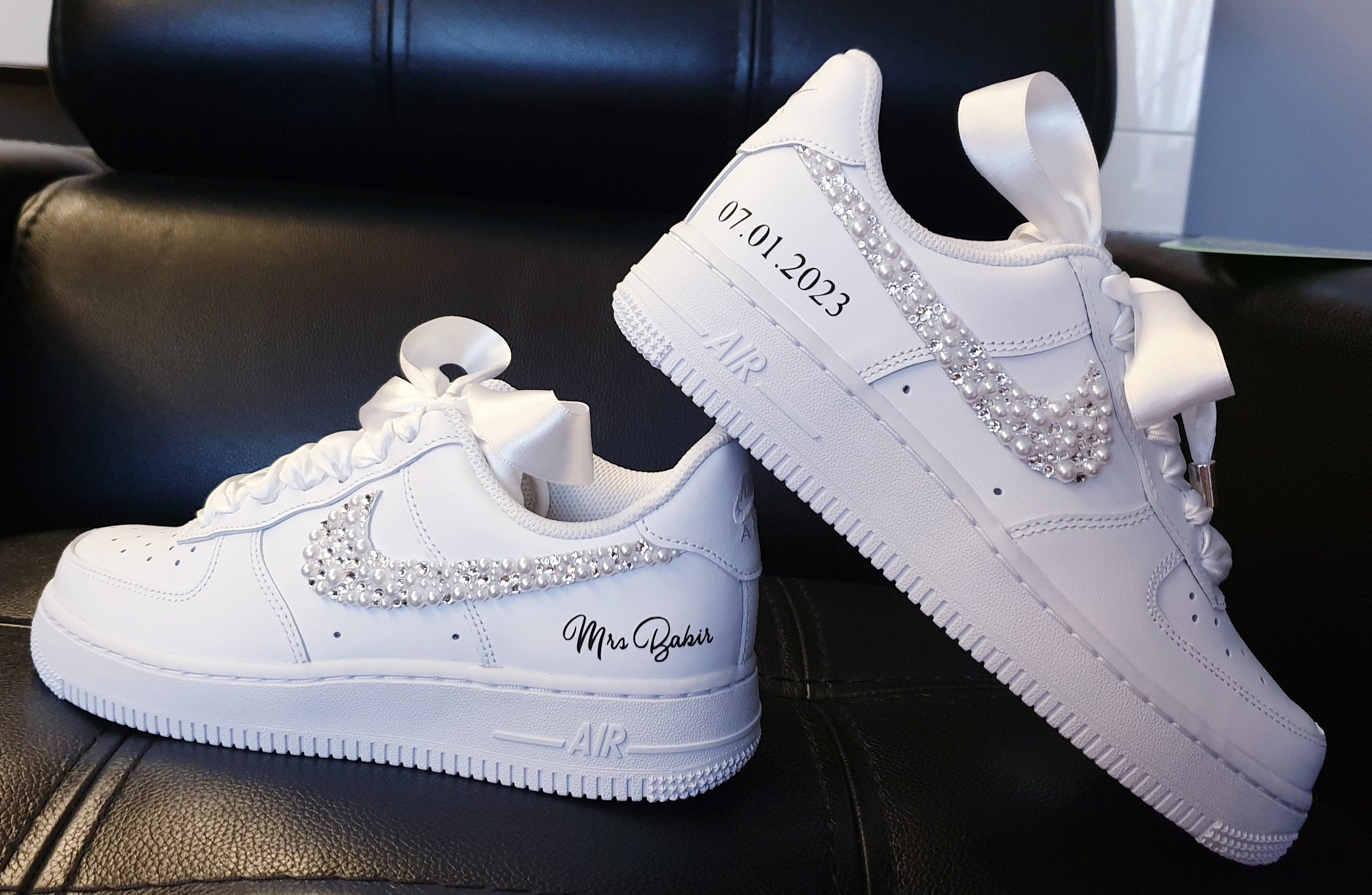 feiern Relativitätstheorie Tablette bride nike sneakers Ritzel klein