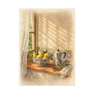 Può includere: Dipinto ad acquerello di una scena di cucina con una ciotola di limoni, una caffettiera e una finestra con la luce del sole. La ciotola è blu e bianca e i limoni sono gialli. Sono presenti anche un rametto di foglie e un panno bianco.
