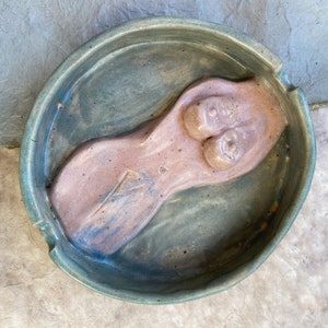 kleiner Aschenbecher naked, handgemachte Keramik, Deko, rosa, grün, lila Bild 2