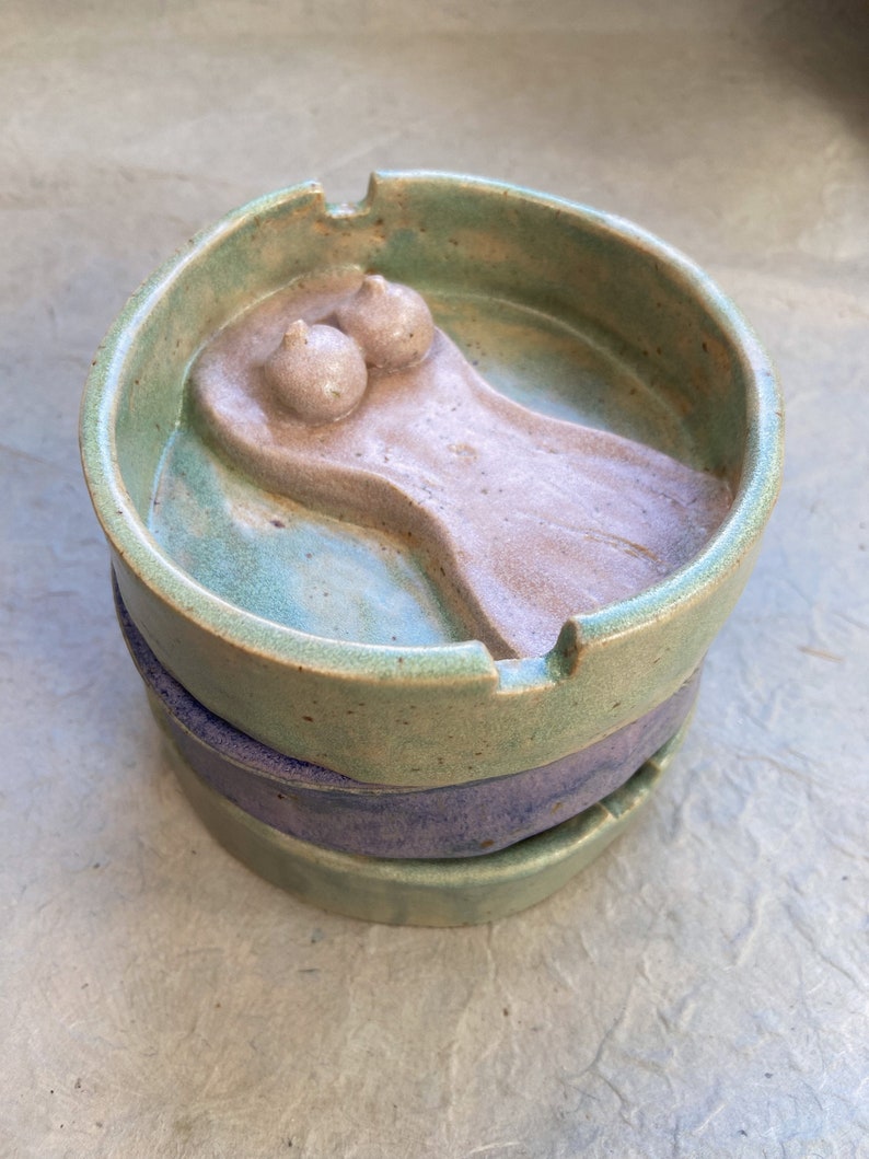kleiner Aschenbecher naked, handgemachte Keramik, Deko, rosa, grün, lila Bild 5