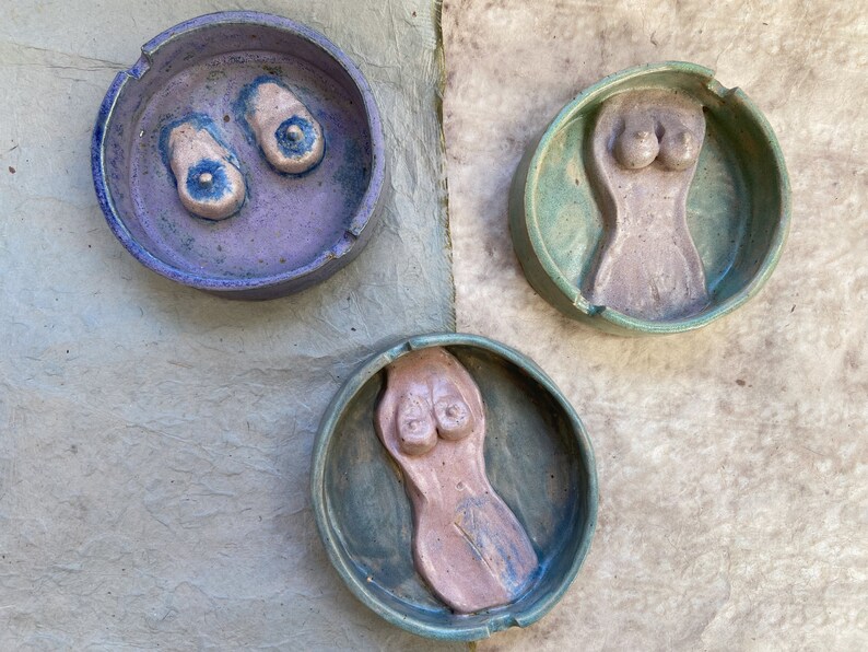 kleiner Aschenbecher naked, handgemachte Keramik, Deko, rosa, grün, lila Bild 1