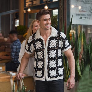Crochet Men Shirt, Colorful Knit Men&#39;s Clothing, Afghan Granny Square Sweater, Vintage Ethnic Oversize Summer Beach Shirt