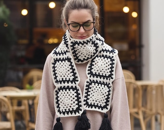Zwart-wit gehaakte sjaal, handgemaakte gebreide sjaal, unieke veelkleurige wintersjaal voor vrouwen, perfect cadeau voor haar