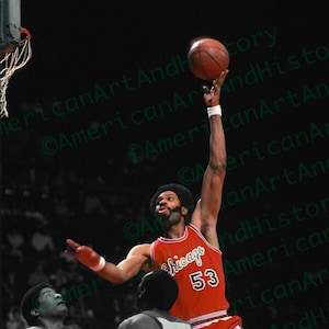 Artis Gilmore goes for The Hoop
