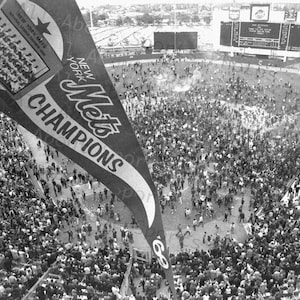 1969 Mets Fans Storm The Field