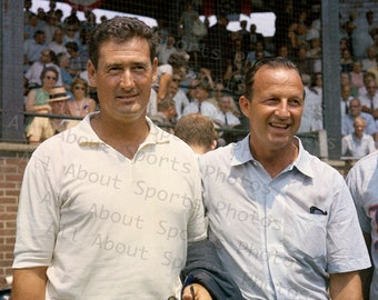 Ted Williams und Stan Musial bei ihrer Einführung in die Hall of Fame 1966