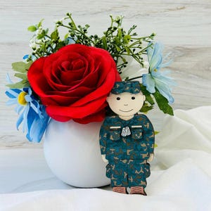 Tarjeta de actividad desplegable "Construye un miembro del servicio" / Manualidades / Actividades para niños militares