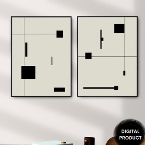 Puede incluir: Dos impresiones de arte abstracto minimalistas con formas geométricas negras sobre un fondo verde claro. Las impresiones están enmarcadas en negro y colgadas en una pared blanca.