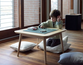 Taula pissarra, Table with blackboard, 63x63x47cm. side table, table of wood, table for children