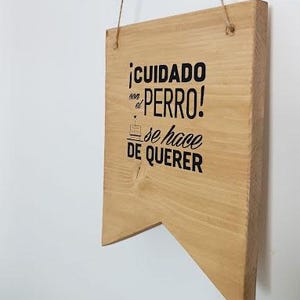 El perro se hace de querer cartel de madera para colgar mascotas