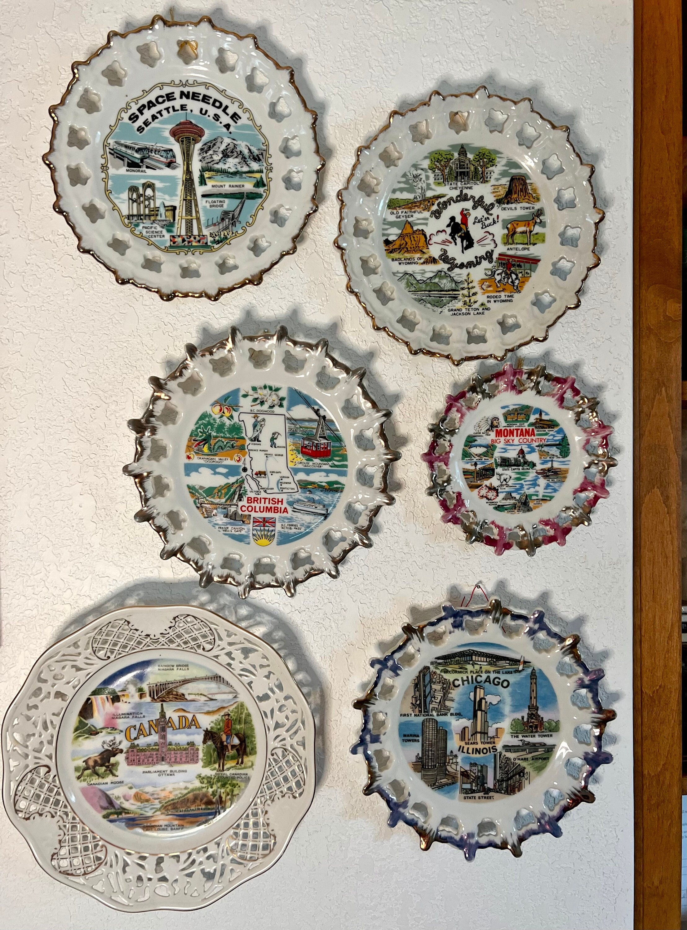 Vintage Souvenir Travel Plates