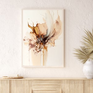 Könnte beinhalten: Abstrakter Kunstdruck mit einem braunen, beige und grauen blütenartigen Design auf weißem Hintergrund. Der Druck ist gerahmt und hängt an einer weißen Wand über einem Holzschränk.
