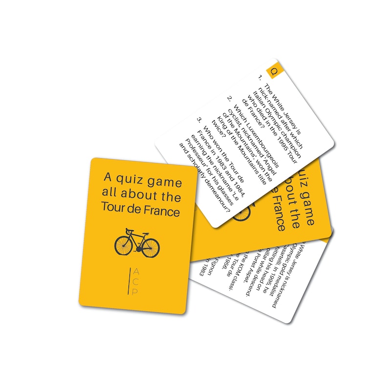 Op de afbeelding: Een quizspel over de Tour de France. De gele kaarten hebben een fietsafbeelding en de tekst "A quiz game all about the Tour de France". Andere kaarten hebben quizvragen over de Tour de France.