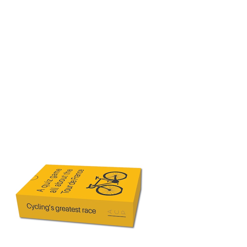 Op de afbeelding: Een gele doos met een quizspel over de Tour de France. De doos heeft zwarte tekst en een fietsafbeelding. De tekst luidt "Cycling's greatest race" en "A quiz game all about the Tour de France".