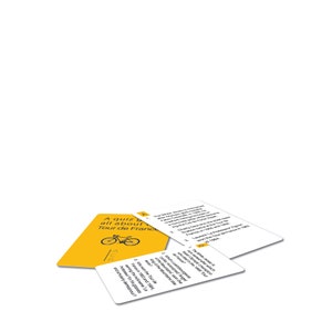 Op de afbeelding: Een quizspel over de Tour de France. Het spel bevat een gele kaart met de tekst "A quiz all about Tour de France" en een fietsafbeelding. Er zijn ook verschillende witte kaarten met quizvragen en antwoorden zichtbaar.