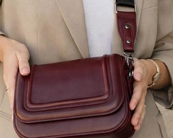 Structured Crossbody Bag for Women, Vegan Leather Handbag with 3 Compartments, Minimalist Shoulder Purse